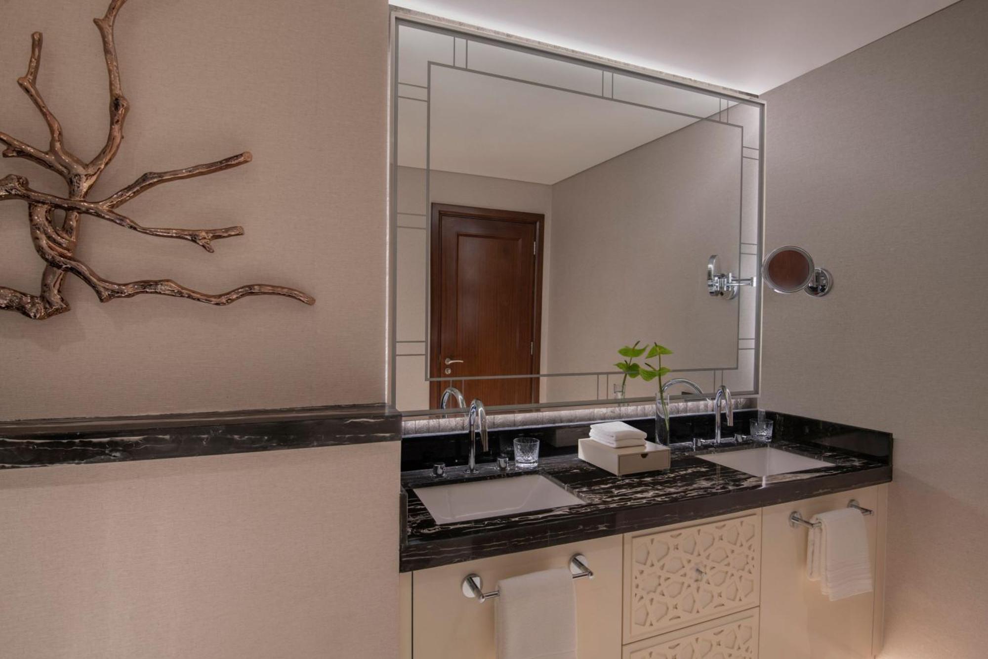 ホテル The St. Regis Marsa Arabia Island, The Pearl Qatar ドーハ エクステリア 写真
